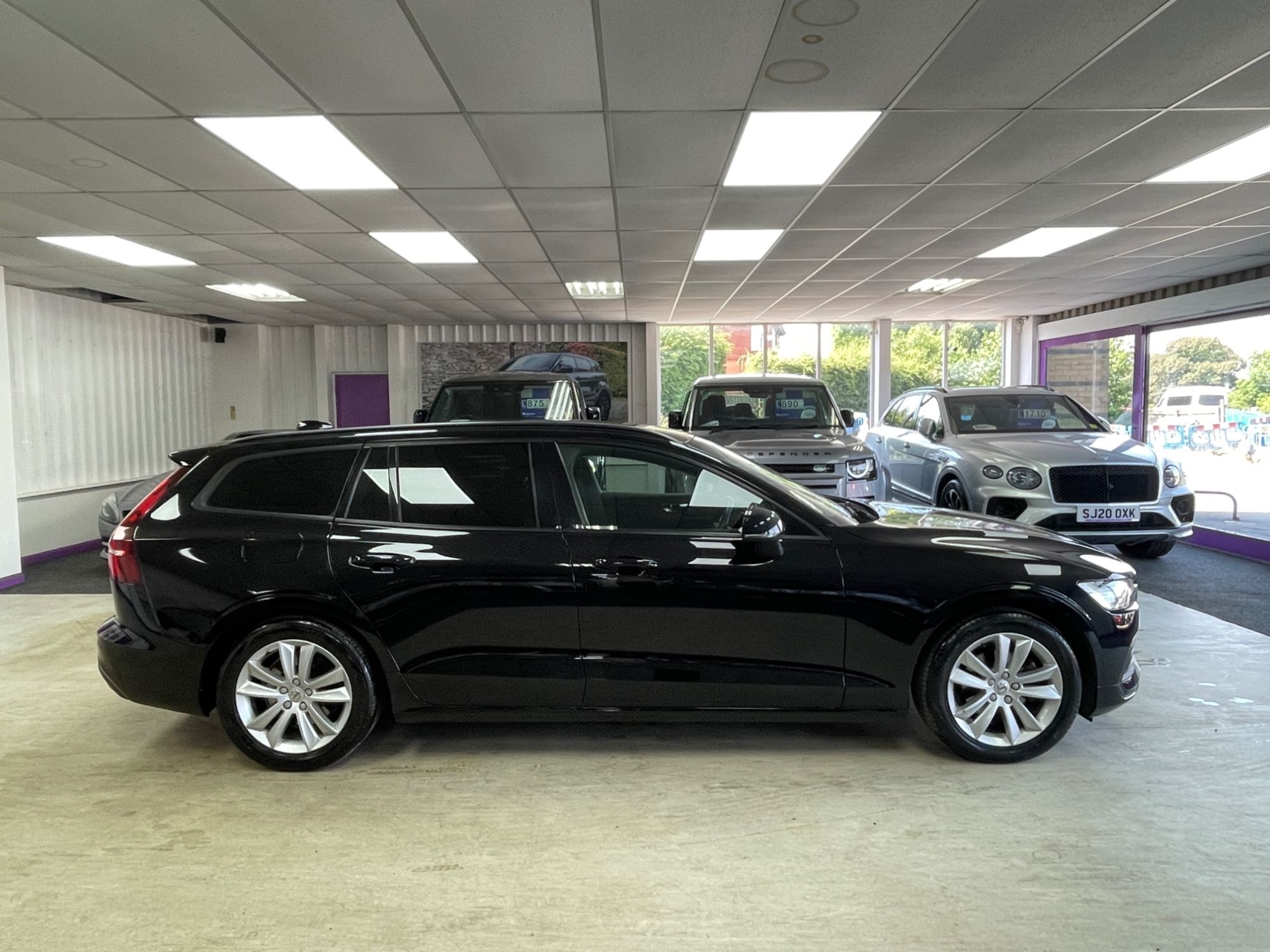USED 2019 19 VOLVO V60 2.0 D3 Momentum Estate 5dr Diesel Manual Euro 6 (s/s) (150 ps) 