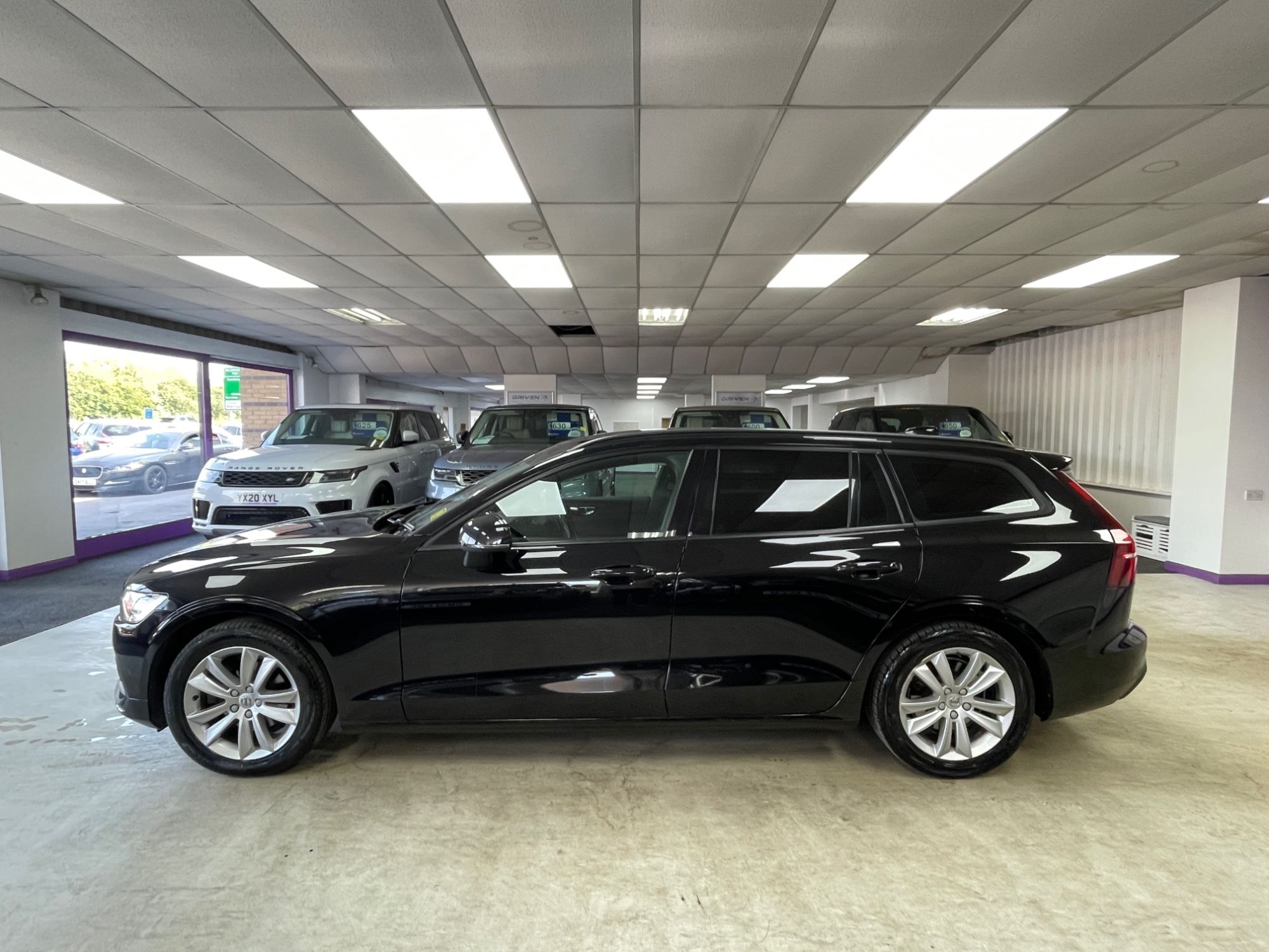 USED 2019 19 VOLVO V60 2.0 D3 Momentum Estate 5dr Diesel Manual Euro 6 (s/s) (150 ps) 