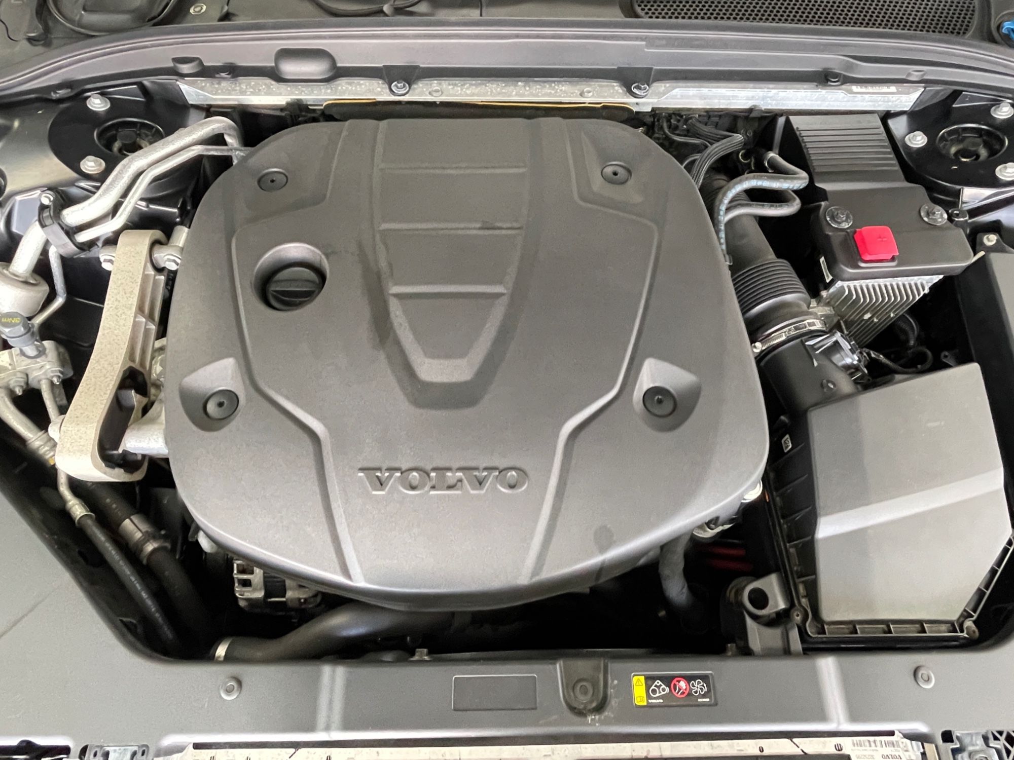 USED 2019 19 VOLVO V60 2.0 D3 Momentum Estate 5dr Diesel Manual Euro 6 (s/s) (150 ps) 
