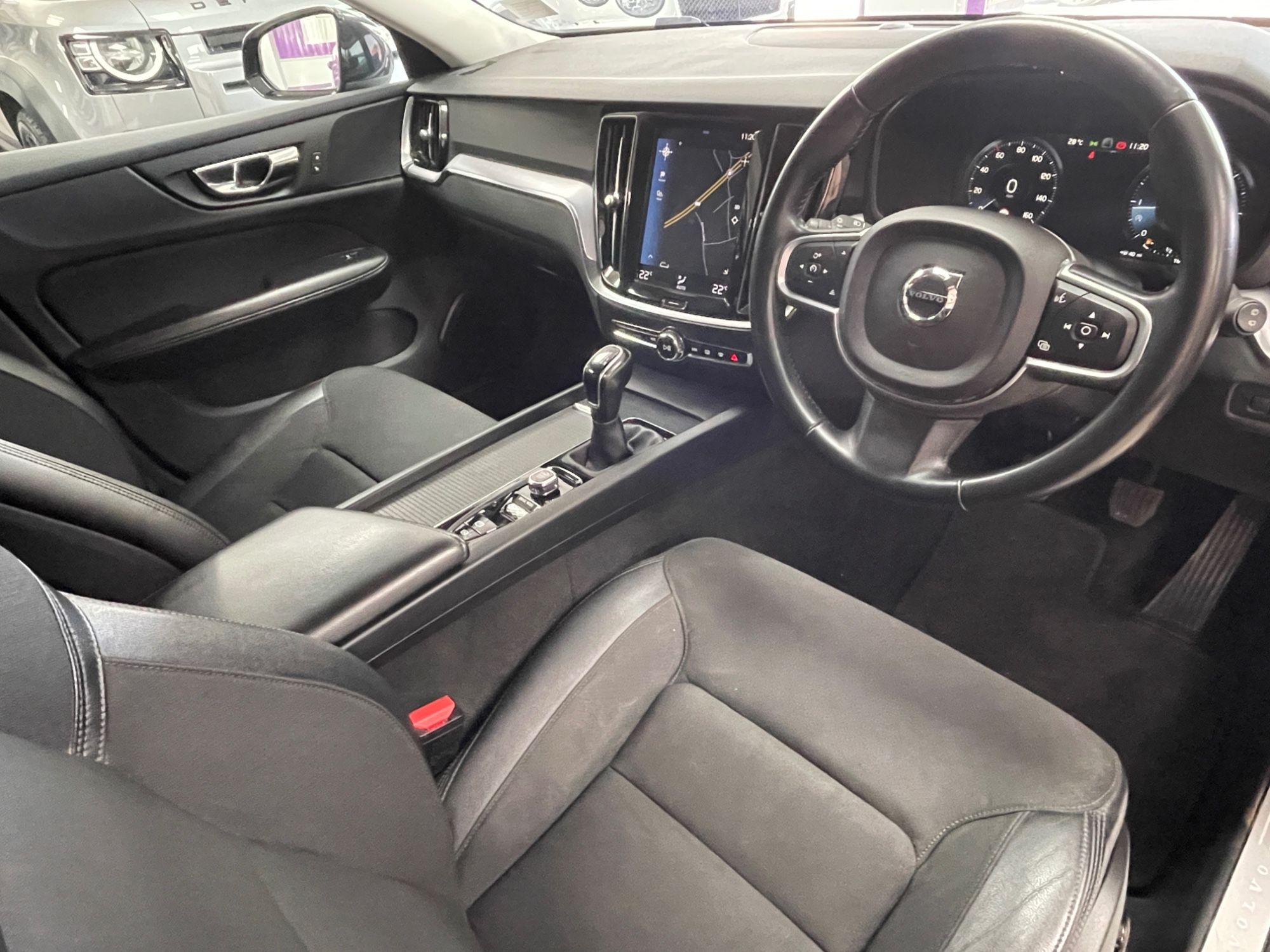 USED 2019 19 VOLVO V60 2.0 D3 Momentum Estate 5dr Diesel Manual Euro 6 (s/s) (150 ps) 