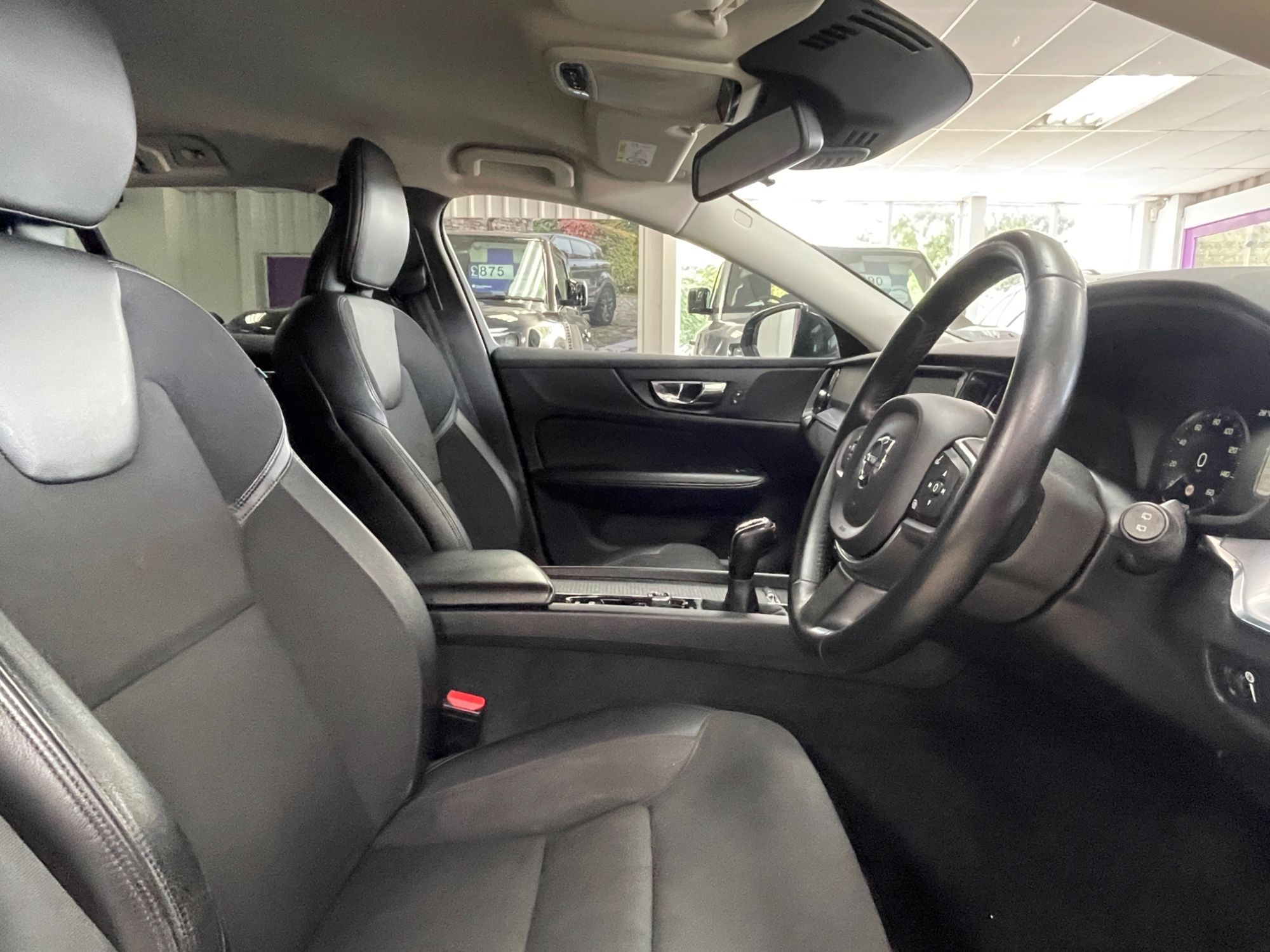 USED 2019 19 VOLVO V60 2.0 D3 Momentum Estate 5dr Diesel Manual Euro 6 (s/s) (150 ps) 