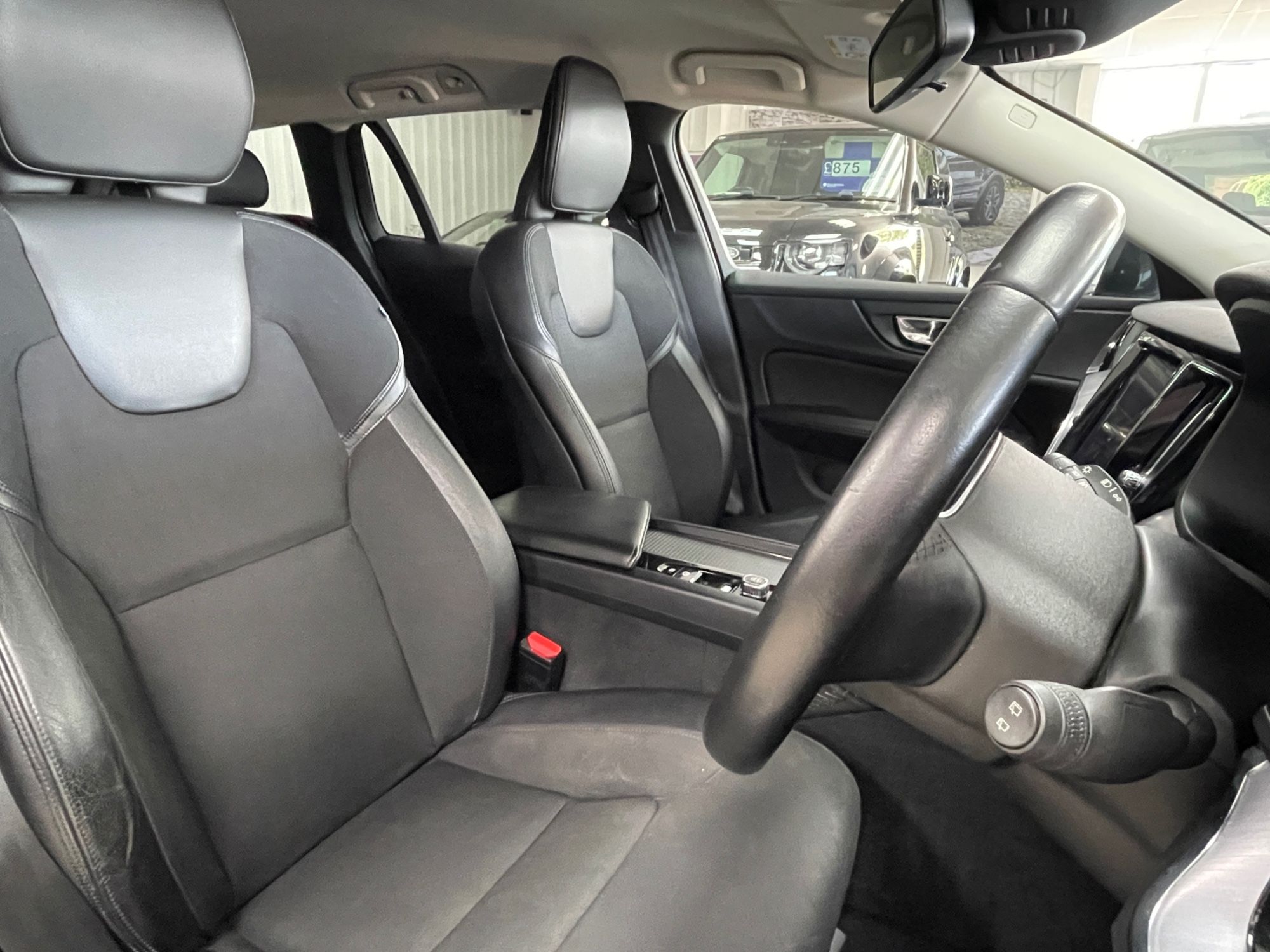USED 2019 19 VOLVO V60 2.0 D3 Momentum Estate 5dr Diesel Manual Euro 6 (s/s) (150 ps) 