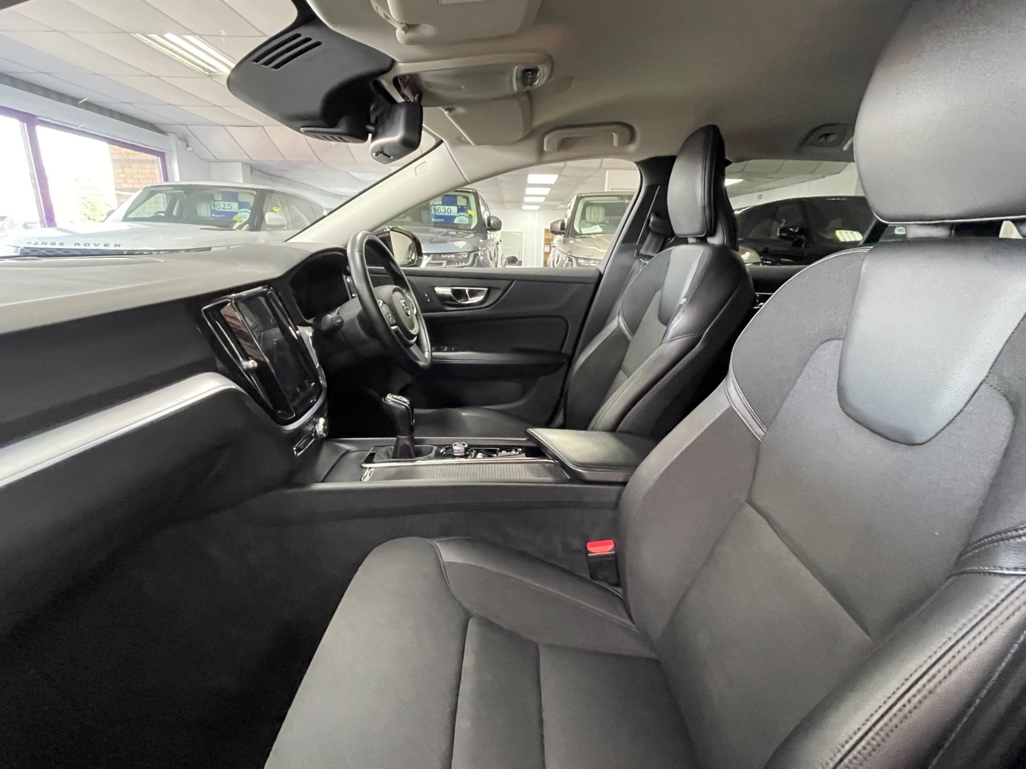 USED 2019 19 VOLVO V60 2.0 D3 Momentum Estate 5dr Diesel Manual Euro 6 (s/s) (150 ps) 