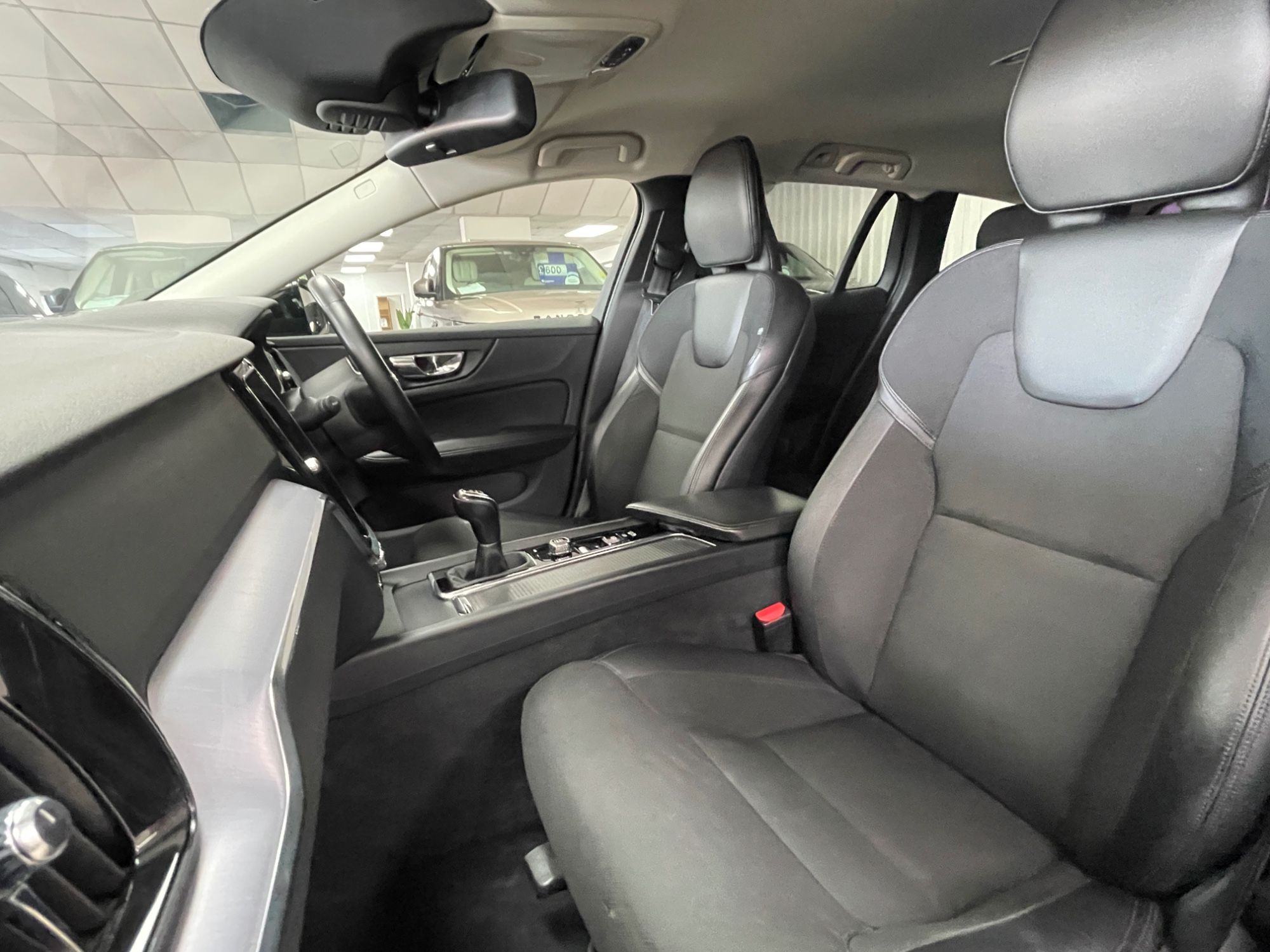 USED 2019 19 VOLVO V60 2.0 D3 Momentum Estate 5dr Diesel Manual Euro 6 (s/s) (150 ps) 