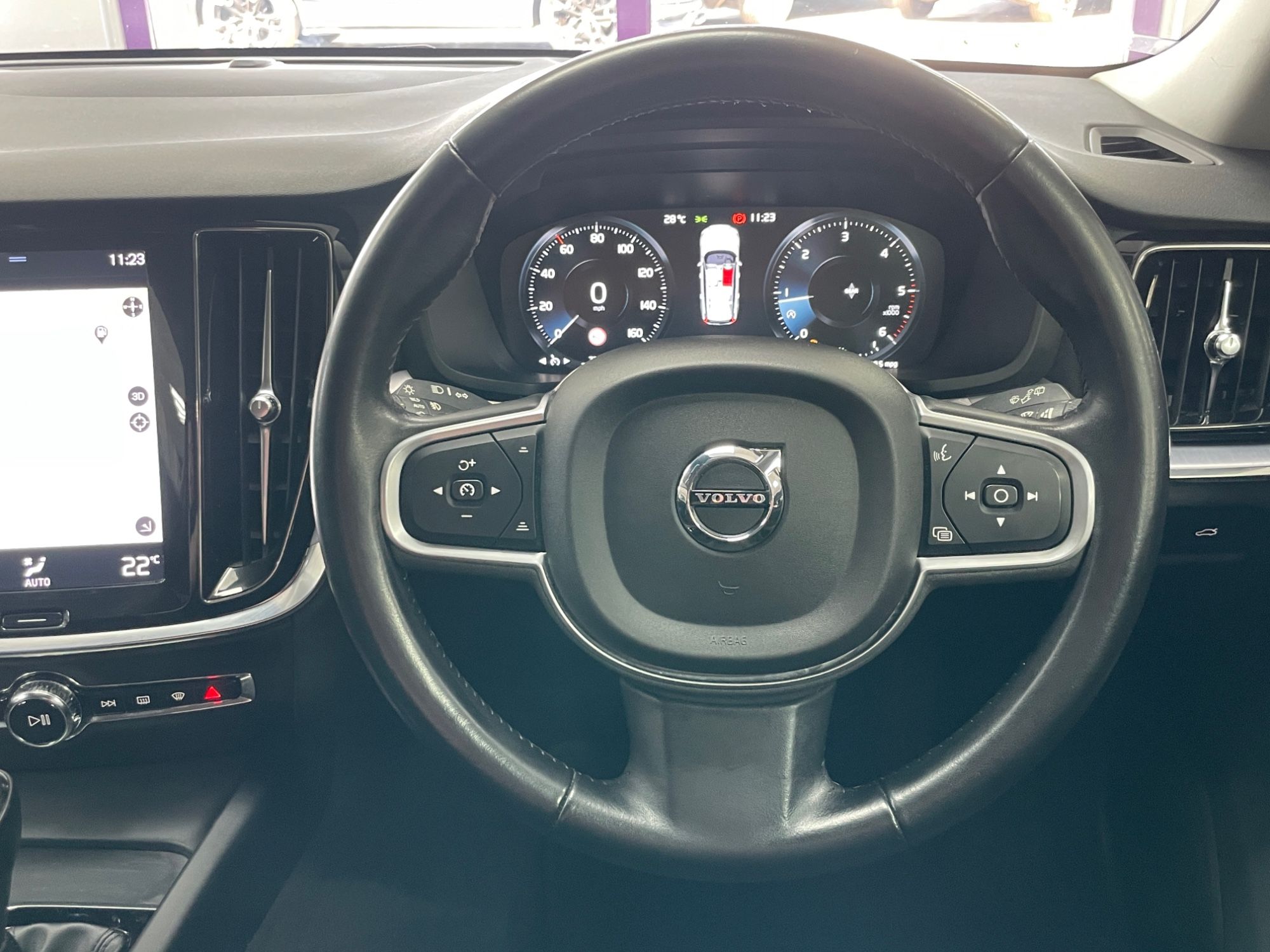 USED 2019 19 VOLVO V60 2.0 D3 Momentum Estate 5dr Diesel Manual Euro 6 (s/s) (150 ps) 