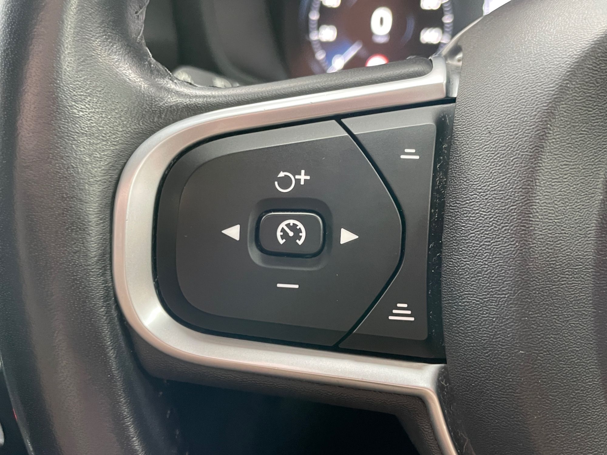 USED 2019 19 VOLVO V60 2.0 D3 Momentum Estate 5dr Diesel Manual Euro 6 (s/s) (150 ps) 