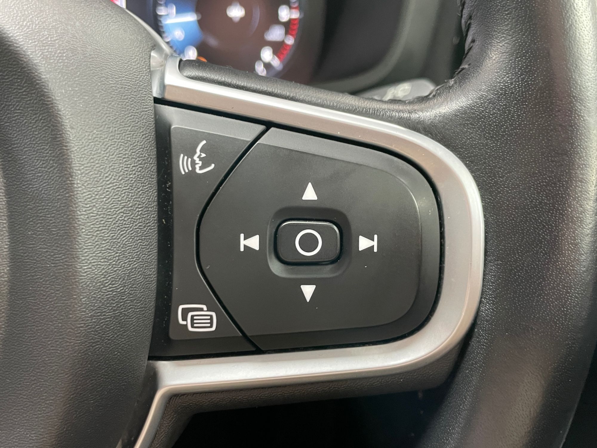 USED 2019 19 VOLVO V60 2.0 D3 Momentum Estate 5dr Diesel Manual Euro 6 (s/s) (150 ps) 