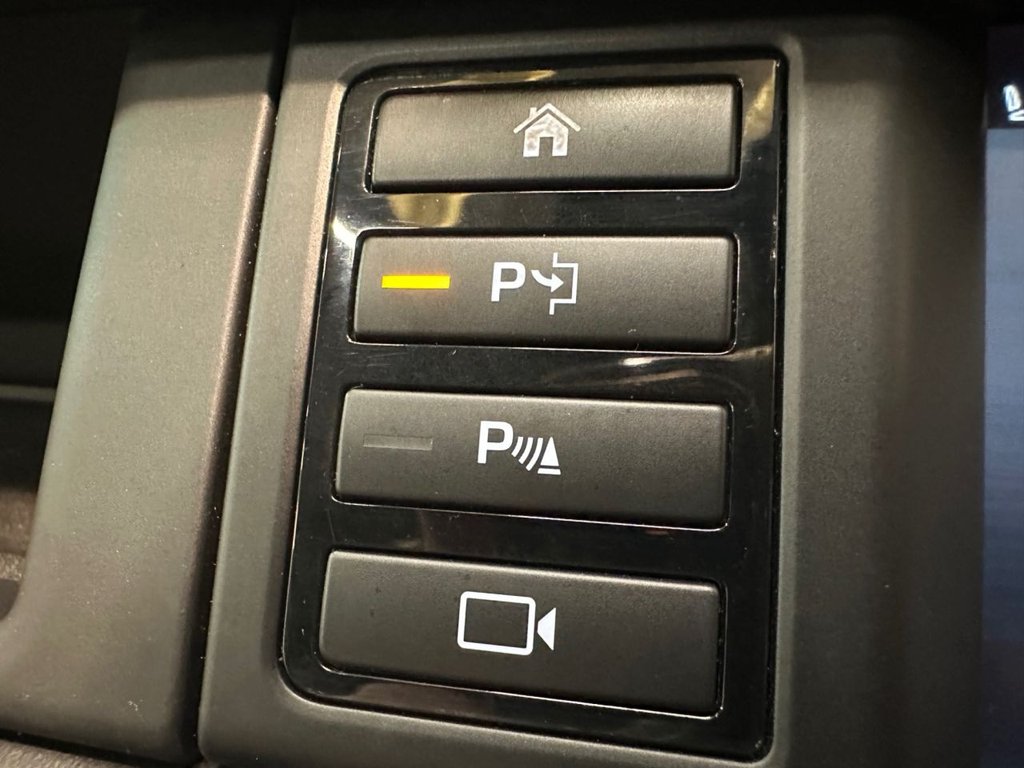 USED 2015 65 LAND ROVER DISCOVERY SPORT 2.0 TD4 HSE Luxury SUV 5dr Diesel Auto 4WD Euro 6 (s/s) (180 ps) SERVICE HISTORY-6 SERVICE VISITS