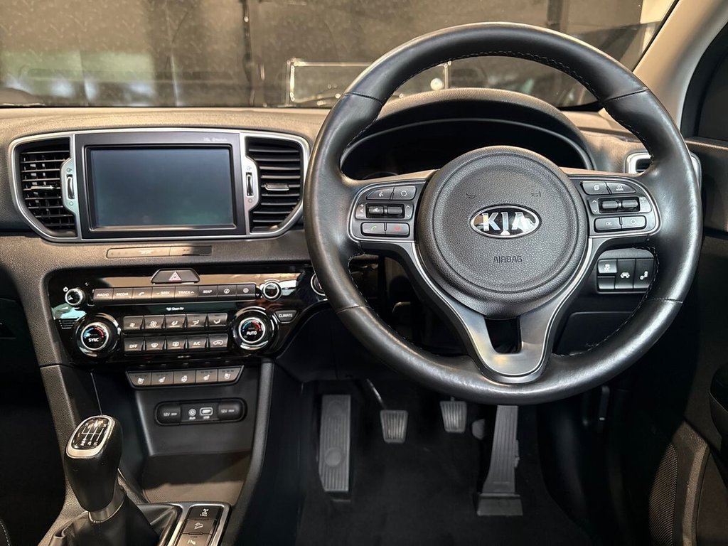 USED 2017 17 KIA SPORTAGE 2.0 CRDi KX-4 SUV 5dr Diesel Manual AWD Euro 6 (182 bhp) PANORAMIC ROOF|9 SERVICES