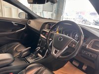 USED 2019 19 VOLVO V40 1.5 T3 R-Design Edition Hatchback 5dr Petrol Auto Euro 6 (s/s) (152 ps)+2 KEYS+1 FORMER KEEPER+HISTORY+FULL LEATHER SEATS+PARK CONTROL+DAB+PRIVACY+BLUETOOTH+MEDIA+ALLOYS+APPS+USB+AUX+CRUISE+CLIMATE+ 2 KEYS+1 FORMER KEEPER+HISTORY+FULL LEATHER SEATS+PARK CONTROL+DAB+PRIVACY+BLUETOOTH+MEDIA+ALLOYS+APPS+USB+AUX+CRUISE+CLIMATE+HPI CLEAR