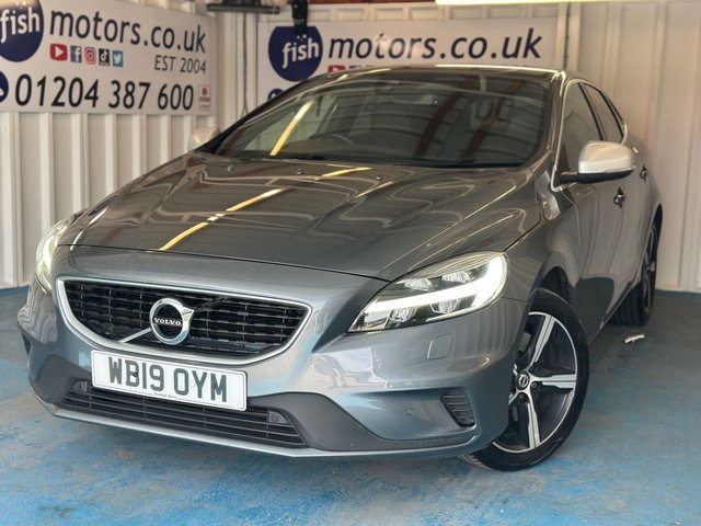 View our Volvo V40 1.5 T3 R-Design Edition Hatchback 5dr Petrol Auto Euro 6 (s/s) (152 ps)+2 KEYS+1 FORMER KEEPER+HISTORY+FULL LEATHER SEATS+PARK CONTROL+DAB+PRIVACY+BLUETOOTH+MEDIA+ALLOYS+APPS+USB+AUX+CRUISE+CLIMATE+