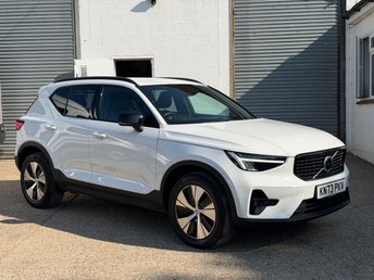 2023 VOLVO XC40