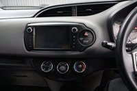 USED 2017 17 TOYOTA YARIS 1.0 VVT-i Icon Hatchback 5dr Petrol Manual Euro 6 (Safety Sense) (69 ps) FULL SERVICE HISTORY / DAB RADIO / REVERSING CAMERA