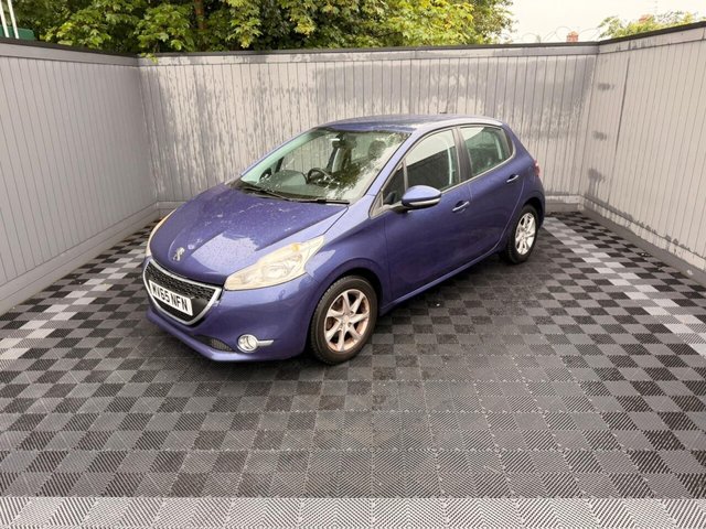 View our PEUGEOT 208