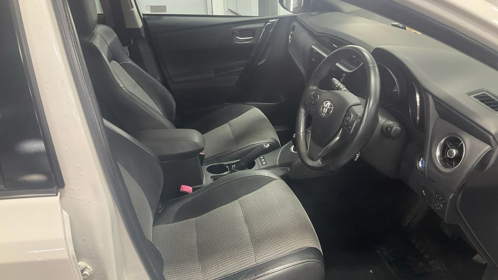 USED 2016 16 TOYOTA AURIS 1.8 VVT-h Excel Hatchback 5dr Petrol Hybrid CVT Euro 6 (s/s) (136 ps)