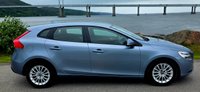 USED 2018 68 VOLVO V40 2.0 T2 GPF Momentum Hatchback 5dr Petrol Manual Euro 6 (s/s) (122 ps) 