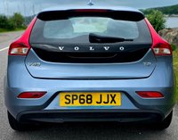 USED 2018 68 VOLVO V40 2.0 T2 GPF Momentum Hatchback 5dr Petrol Manual Euro 6 (s/s) (122 ps) 