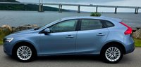 USED 2018 68 VOLVO V40 2.0 T2 GPF Momentum Hatchback 5dr Petrol Manual Euro 6 (s/s) (122 ps) 