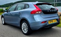 USED 2018 68 VOLVO V40 2.0 T2 GPF Momentum Hatchback 5dr Petrol Manual Euro 6 (s/s) (122 ps) 