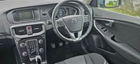USED 2018 68 VOLVO V40 2.0 T2 GPF Momentum Hatchback 5dr Petrol Manual Euro 6 (s/s) (122 ps) 
