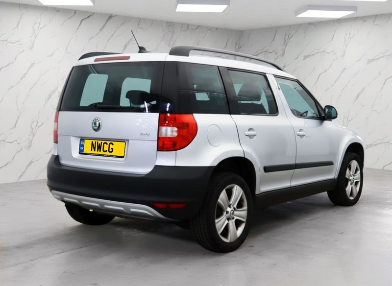 2011 Škoda Yeti in silver — photo 4 of 11