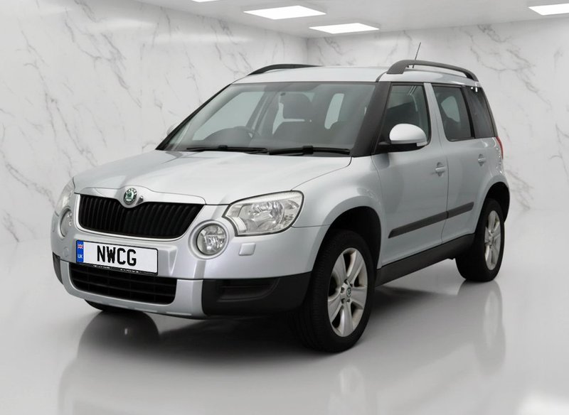 2011 Škoda Yeti in silver — photo 2 of 11