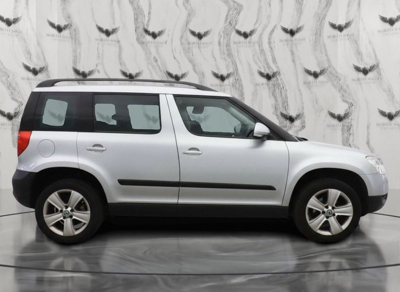2011 Škoda Yeti in silver — photo 9 of 14