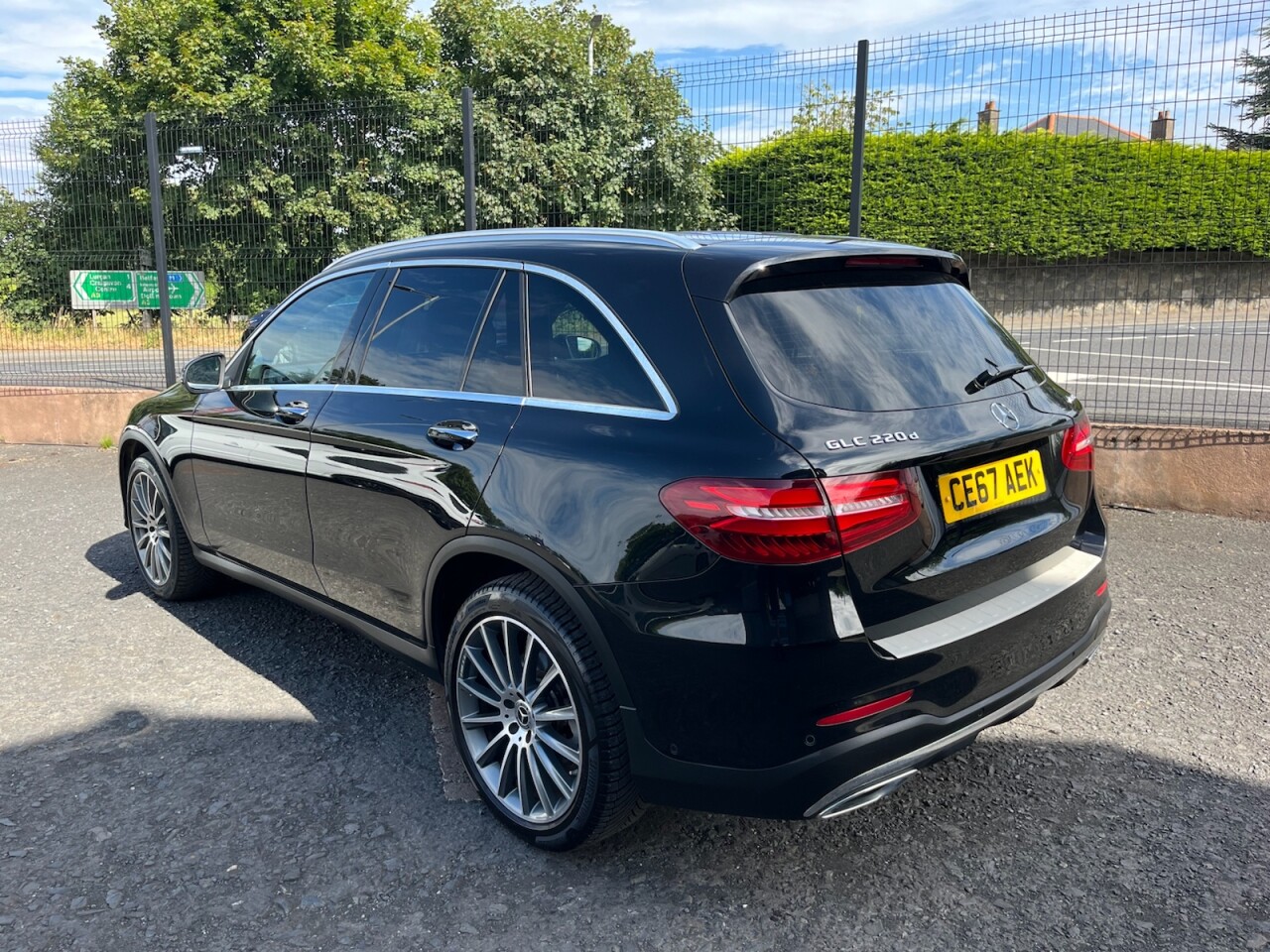 2017 MERCEDES GLC 2.1 GLC220d AMG Line (Premium Plus) SUV 5dr Diesel G-Tronic 4MATIC Euro 6 ( - vehicle photo 5 for sale on PureCar