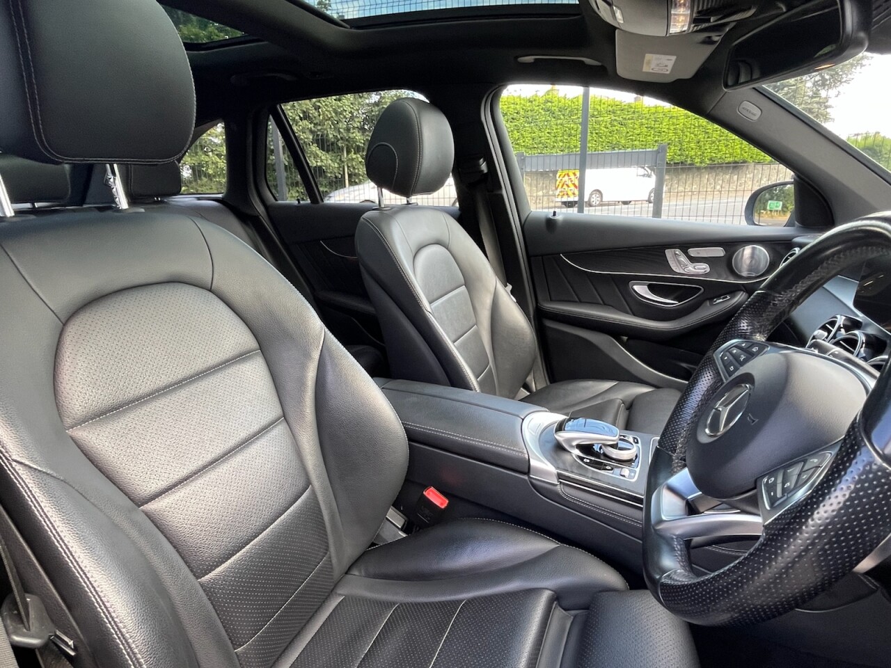 2017 MERCEDES GLC 2.1 GLC220d AMG Line (Premium Plus) SUV 5dr Diesel G-Tronic 4MATIC Euro 6 ( - vehicle photo 29 for sale on PureCar
