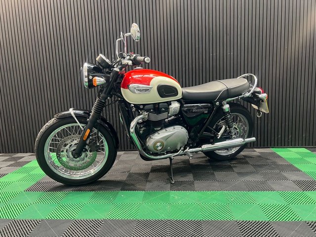 View our TRIUMPH BONNEVILLE T100