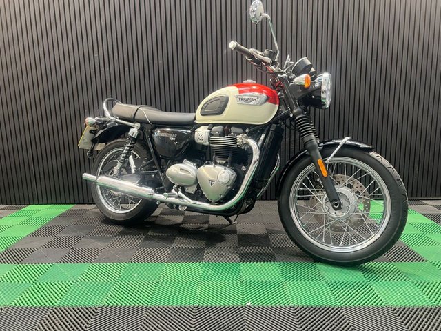 View our TRIUMPH BONNEVILLE T100