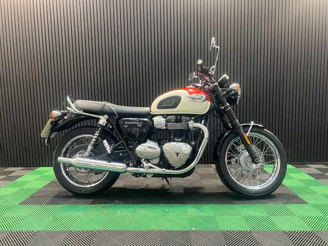 View our TRIUMPH BONNEVILLE T100