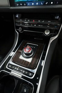USED 2019 19 JAGUAR XF 2.0i Portfolio Sportbrake Auto Euro 6 (s/s) 5dr Black Leather, Sat Nav