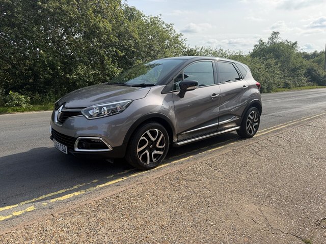 View our RENAULT CAPTUR