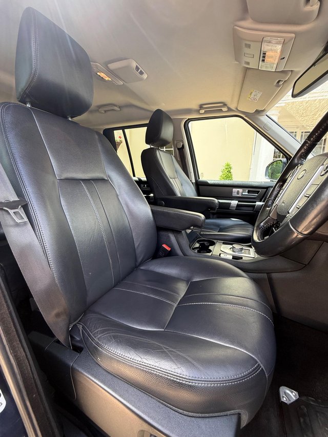 View our LAND ROVER DISCOVERY 4