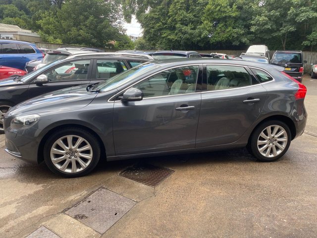 View our VOLVO V40