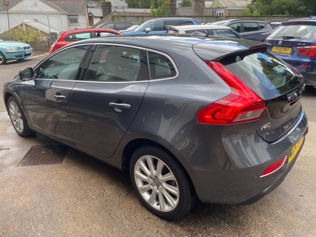 USED 2014 14 VOLVO V40 1.6 D2 SE Lux Nav Hatchback 5dr Diesel Manual Euro 5 (s/s) (115 ps) FULL SERVICE HISTORY