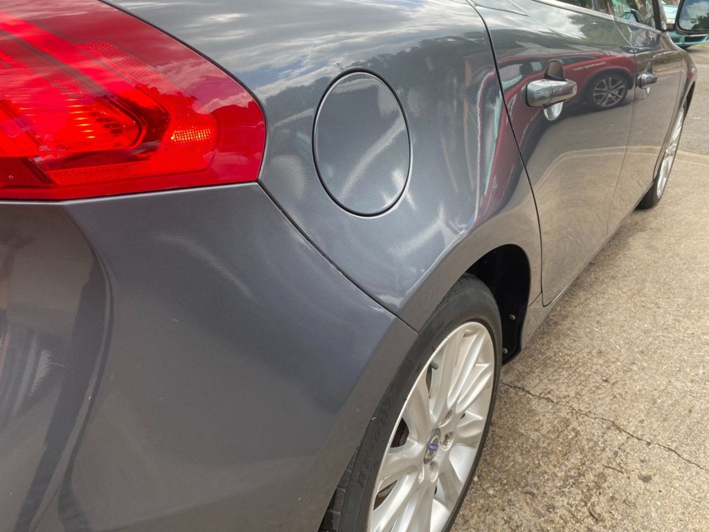 USED 2014 14 VOLVO V40 1.6 D2 SE Lux Nav Hatchback 5dr Diesel Manual Euro 5 (s/s) (115 ps) FULL SERVICE HISTORY