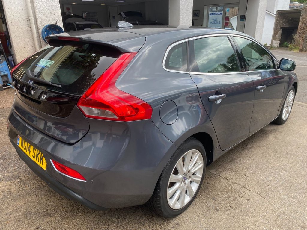USED 2014 14 VOLVO V40 1.6 D2 SE Lux Nav Hatchback 5dr Diesel Manual Euro 5 (s/s) (115 ps) FULL SERVICE HISTORY