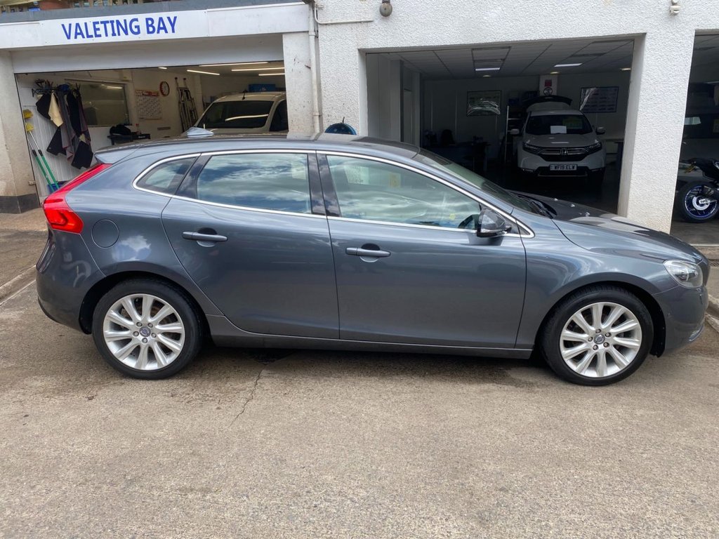 USED 2014 14 VOLVO V40 1.6 D2 SE Lux Nav Hatchback 5dr Diesel Manual Euro 5 (s/s) (115 ps) FULL SERVICE HISTORY