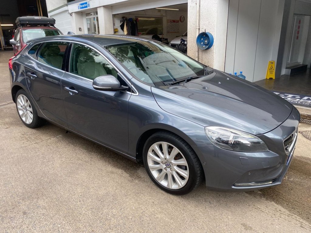 USED 2014 14 VOLVO V40 1.6 D2 SE Lux Nav Hatchback 5dr Diesel Manual Euro 5 (s/s) (115 ps) FULL SERVICE HISTORY