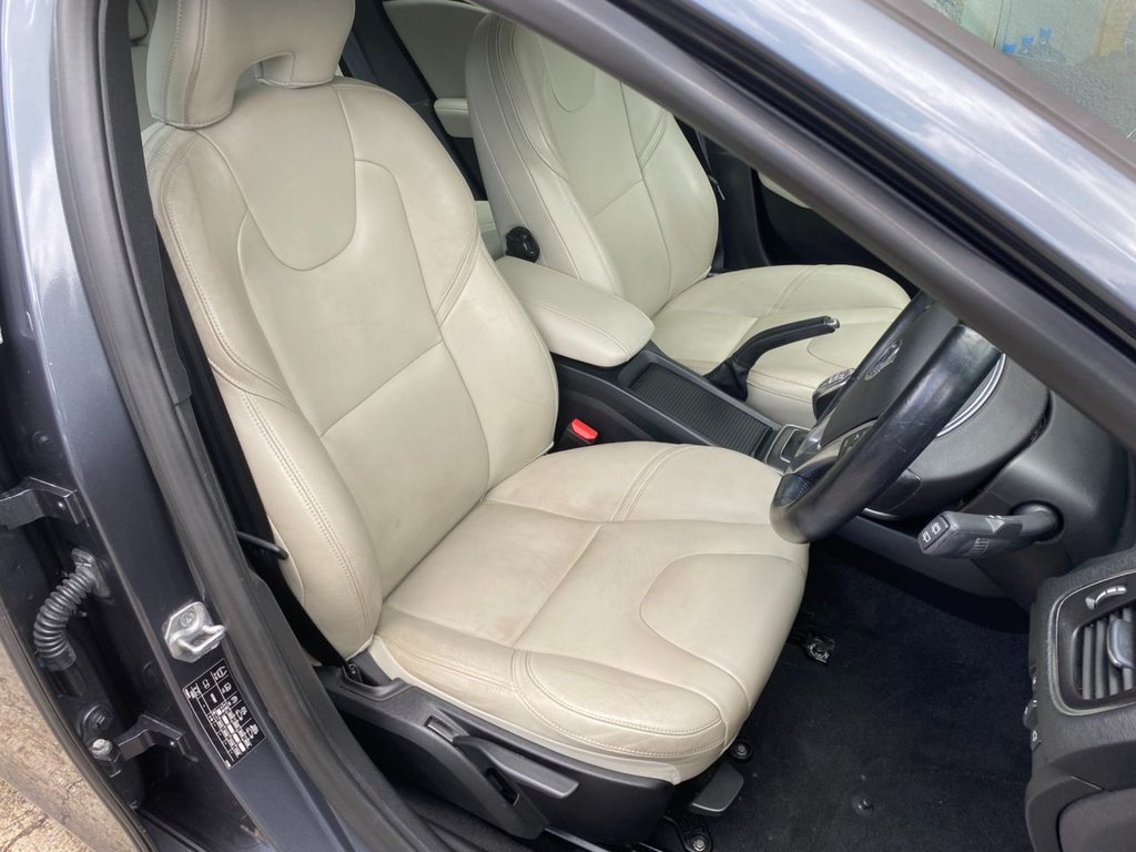 USED 2014 14 VOLVO V40 1.6 D2 SE Lux Nav Hatchback 5dr Diesel Manual Euro 5 (s/s) (115 ps) FULL SERVICE HISTORY