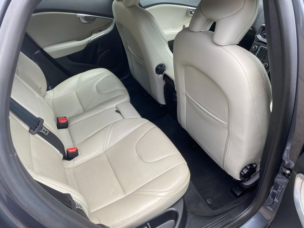 USED 2014 14 VOLVO V40 1.6 D2 SE Lux Nav Hatchback 5dr Diesel Manual Euro 5 (s/s) (115 ps) FULL SERVICE HISTORY