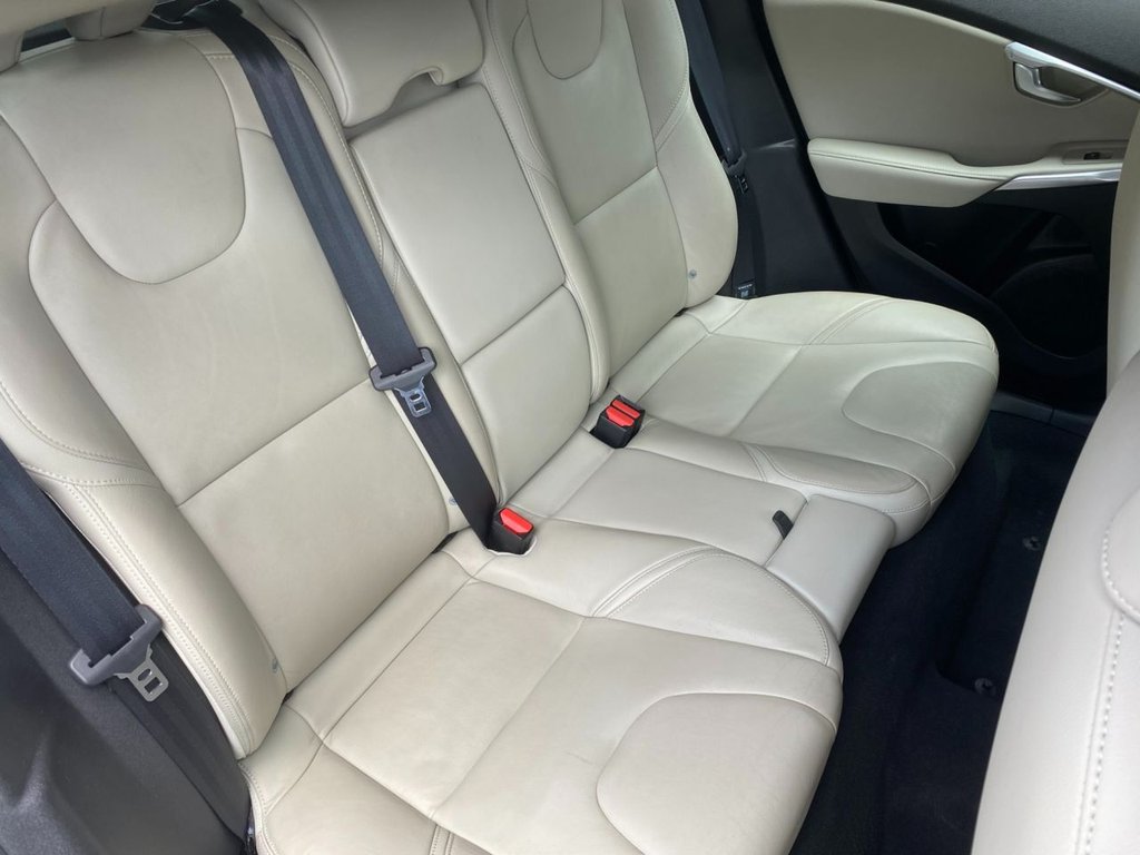 USED 2014 14 VOLVO V40 1.6 D2 SE Lux Nav Hatchback 5dr Diesel Manual Euro 5 (s/s) (115 ps) FULL SERVICE HISTORY