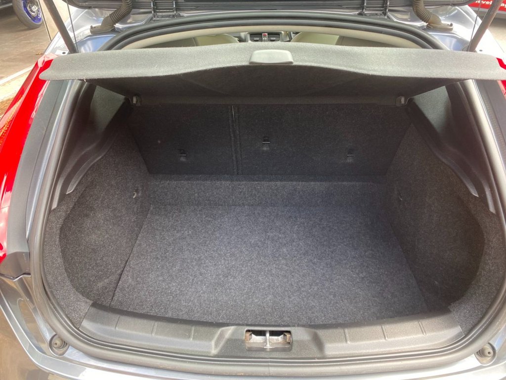 USED 2014 14 VOLVO V40 1.6 D2 SE Lux Nav Hatchback 5dr Diesel Manual Euro 5 (s/s) (115 ps) FULL SERVICE HISTORY
