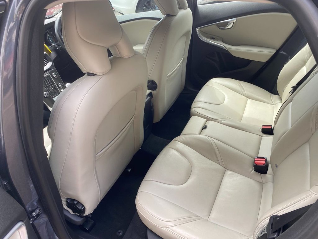 USED 2014 14 VOLVO V40 1.6 D2 SE Lux Nav Hatchback 5dr Diesel Manual Euro 5 (s/s) (115 ps) FULL SERVICE HISTORY