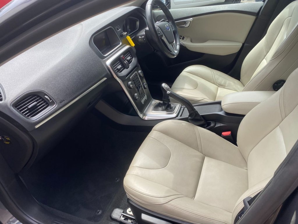 USED 2014 14 VOLVO V40 1.6 D2 SE Lux Nav Hatchback 5dr Diesel Manual Euro 5 (s/s) (115 ps) FULL SERVICE HISTORY