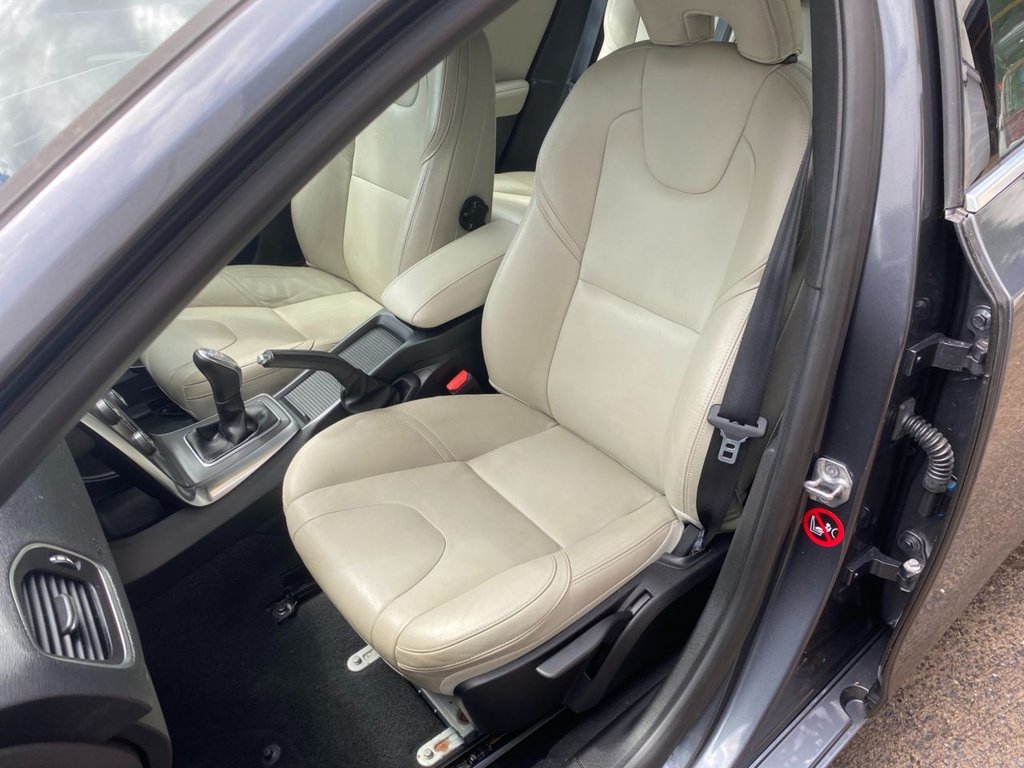 USED 2014 14 VOLVO V40 1.6 D2 SE Lux Nav Hatchback 5dr Diesel Manual Euro 5 (s/s) (115 ps) FULL SERVICE HISTORY