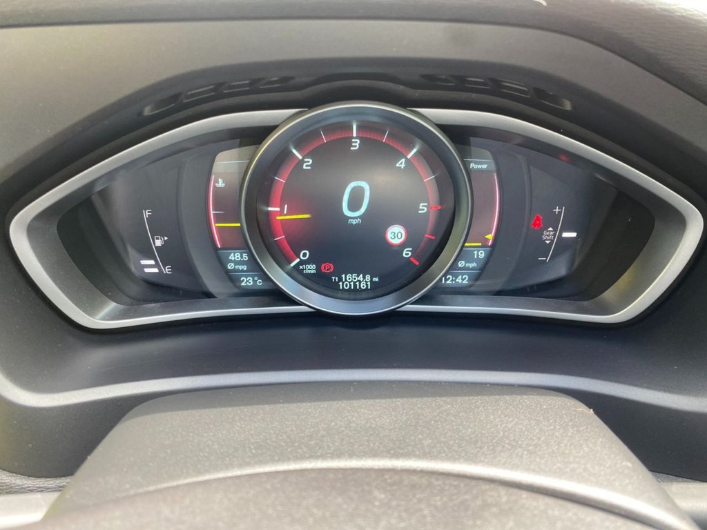 USED 2014 14 VOLVO V40 1.6 D2 SE Lux Nav Hatchback 5dr Diesel Manual Euro 5 (s/s) (115 ps) FULL SERVICE HISTORY