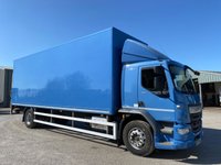 USED 2022 71 DAF LF 18T CURTAIN SIDED SLEEPER CAB WITH COLUMN TAIL LIFT, 28FT BODY, 1.5T LIFT 